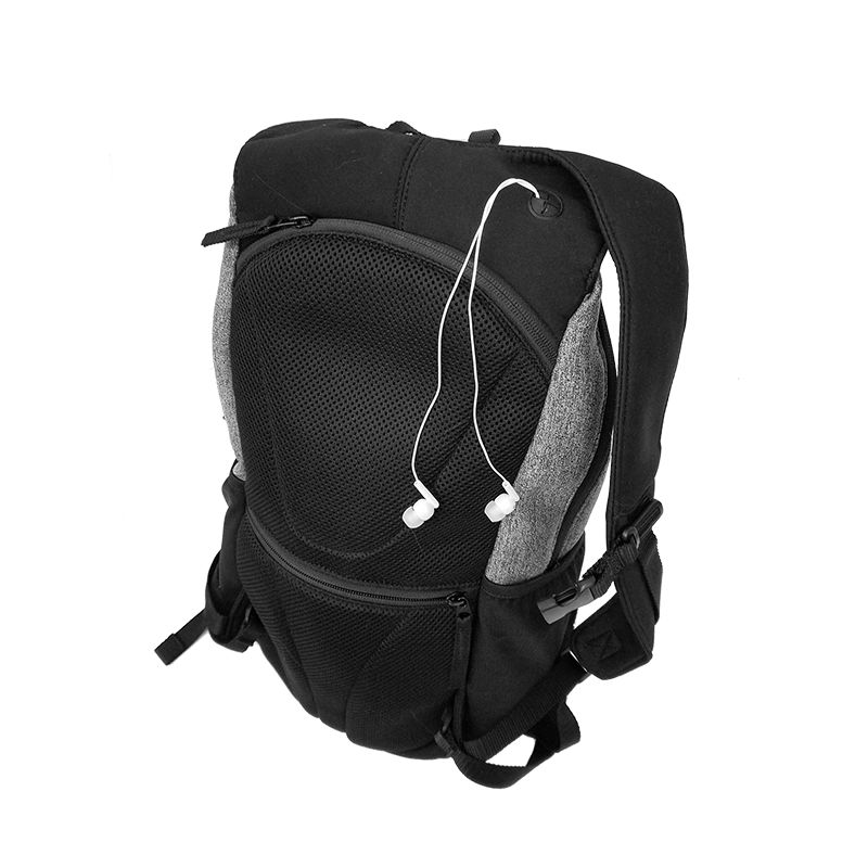 The Smassy neoprene backpack gives you maximum durability and comfort. 